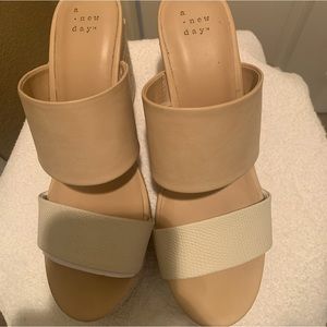 Womens tan/cream wedge sandal, size 8.5.